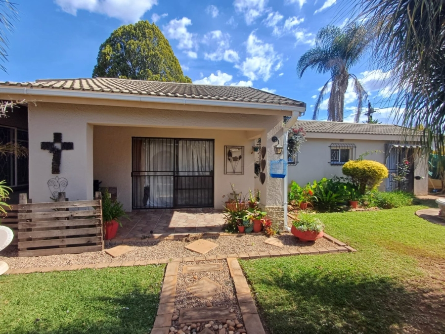 3 Bedroom Property for Sale in Flamwood North West